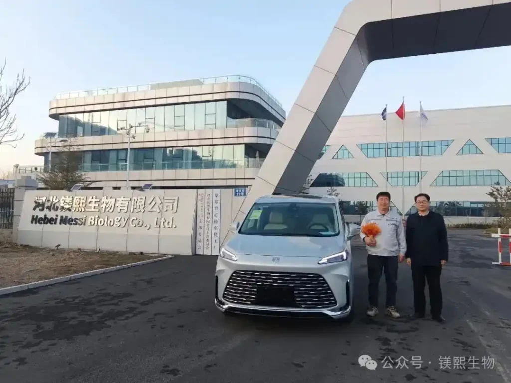 Messi Biology Rewards Sales Champion Manager Wu with a Luxury Buick MPV 01