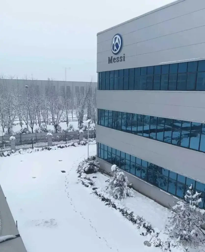 Messi Biology Greets First Snowfall of 2026 01